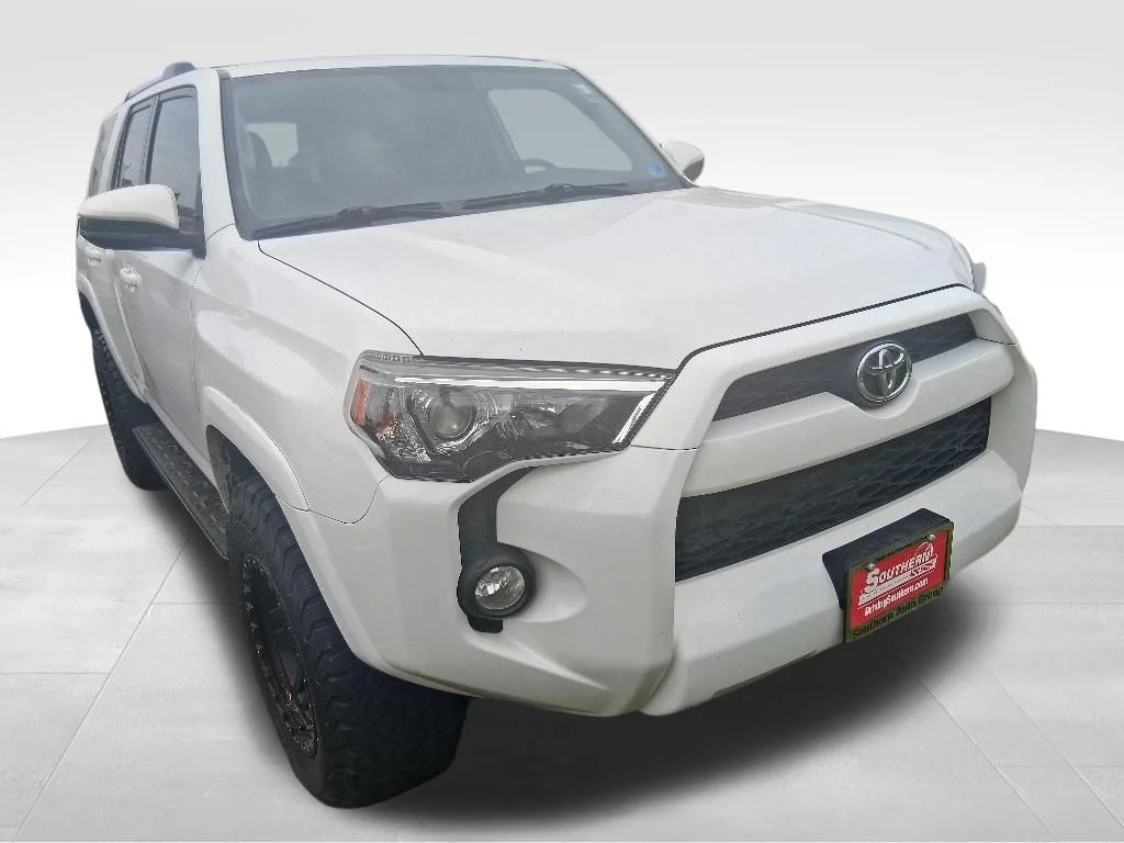 Used 2019 White Toyota SR5 image 3