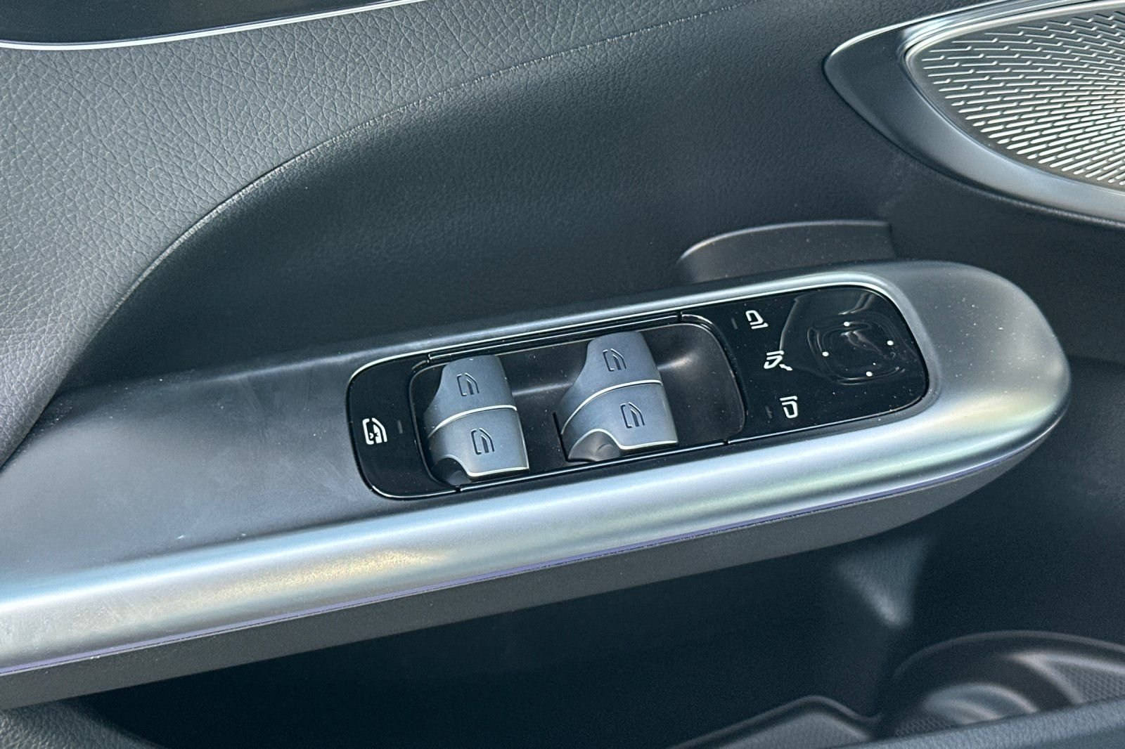 2026 Mercedes-Benz C-Class Sedan C 300 - Photo 25