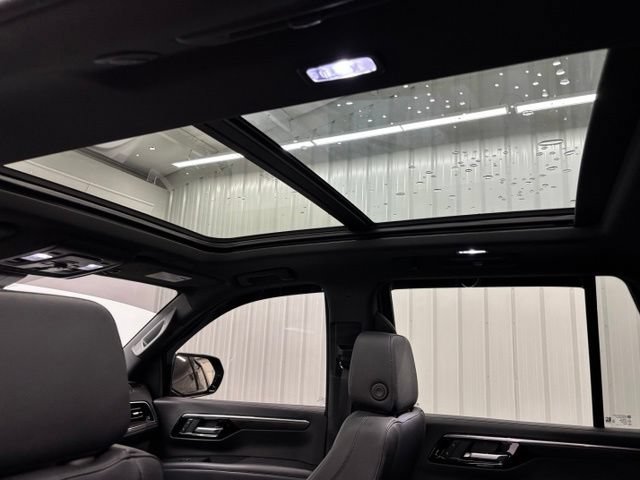 Used 2025 Black Chevrolet Z71 image 14