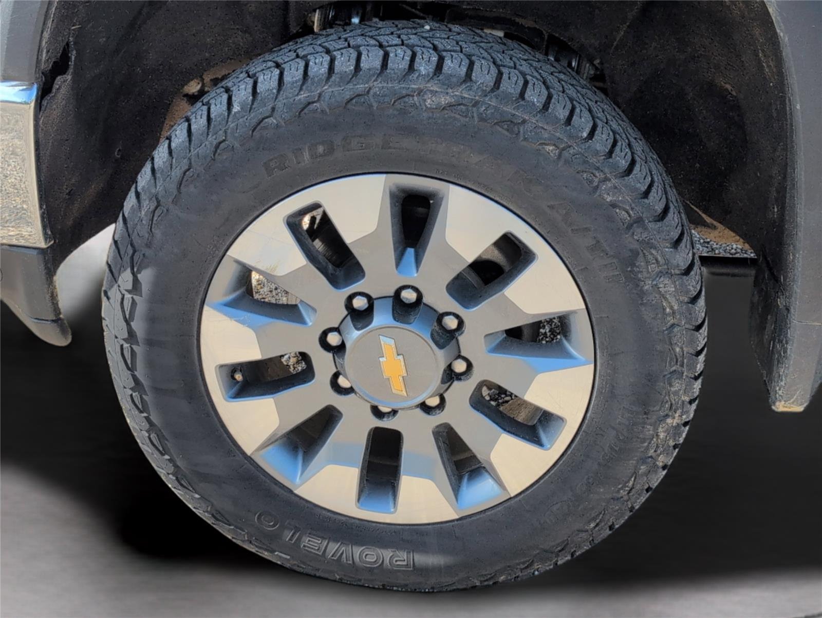 Used 2023 Silver Ice Metallic Chevrolet LT image 32