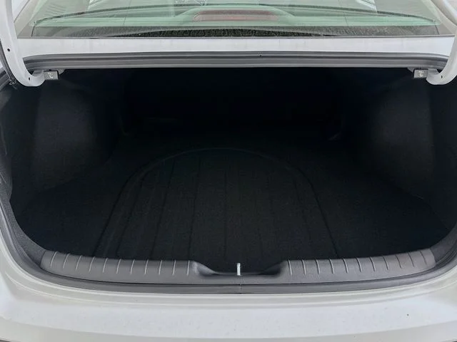 New 2026 Hyundai ELANTRA SE