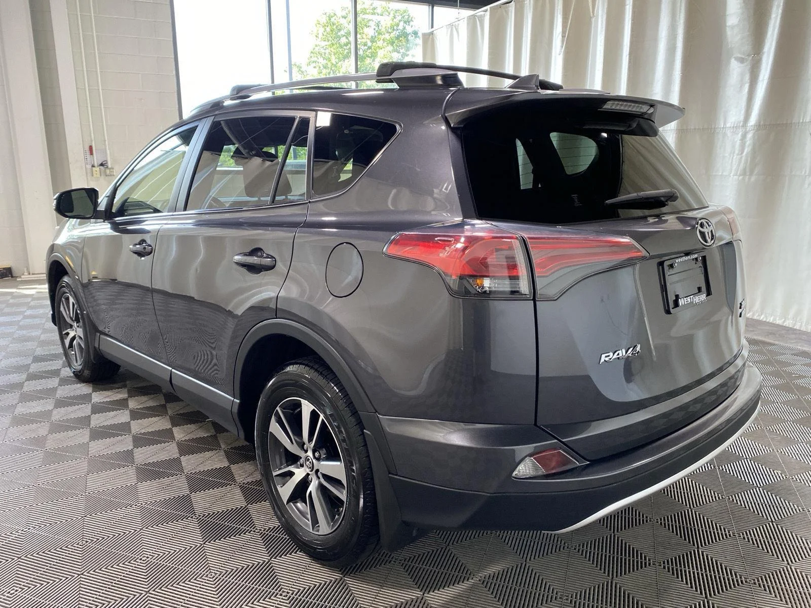 Used 2018 Magnetic Gray Metallic Toyota XLE image 5