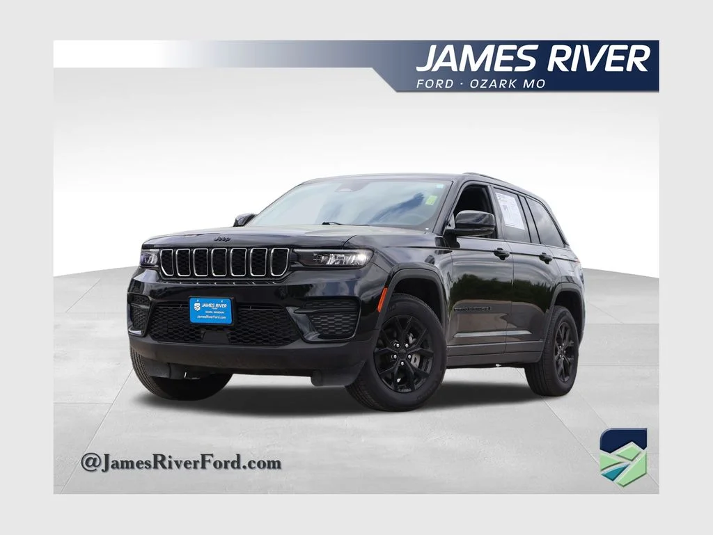 Used 2025 Black Jeep Altitude image 1