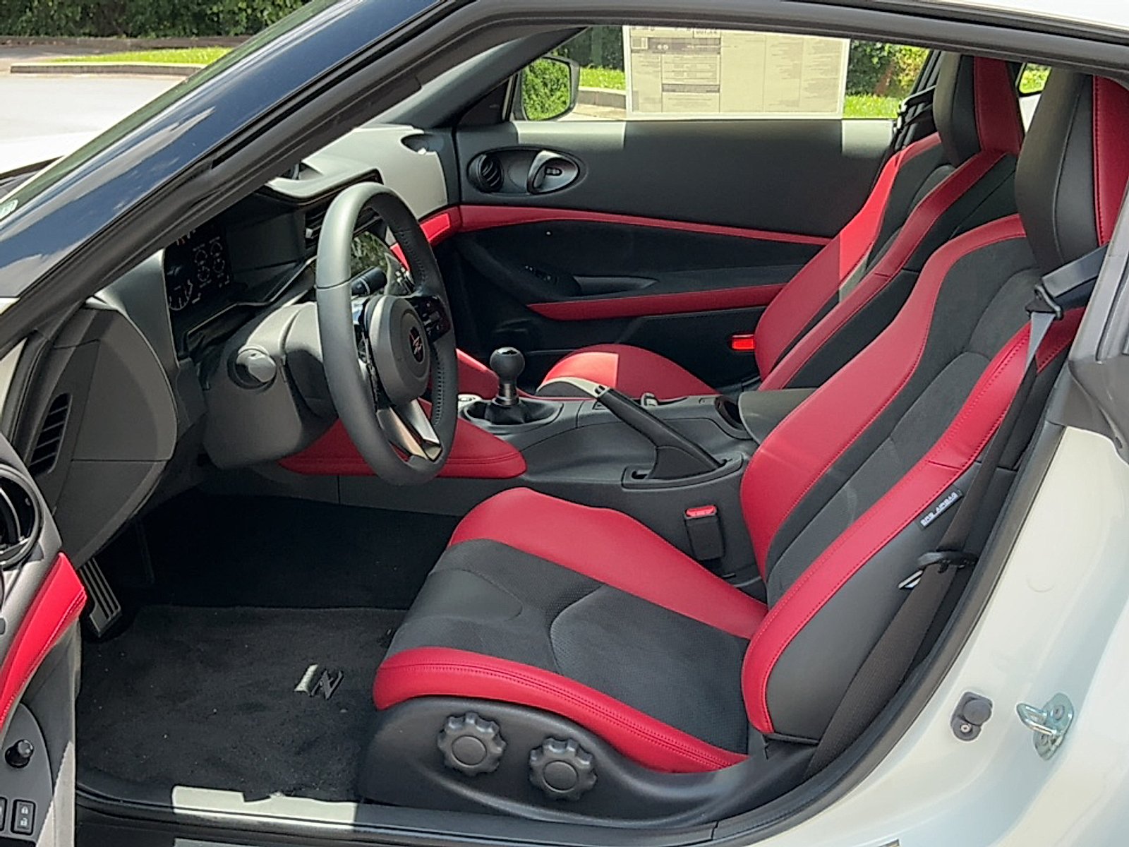 New 2026 Pearl White Tricoat/Super Black Nissan Performance image 12