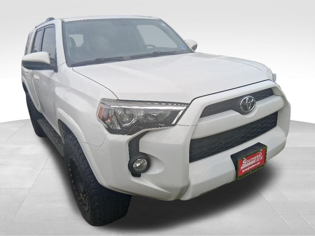 Used 2019 White Toyota SR5 image 3