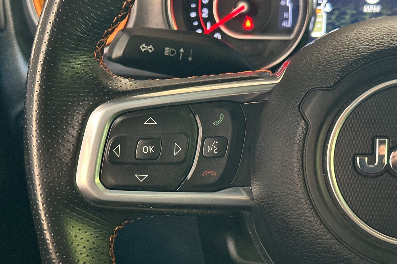 Used 2022 Gray Jeep Mojave image 31