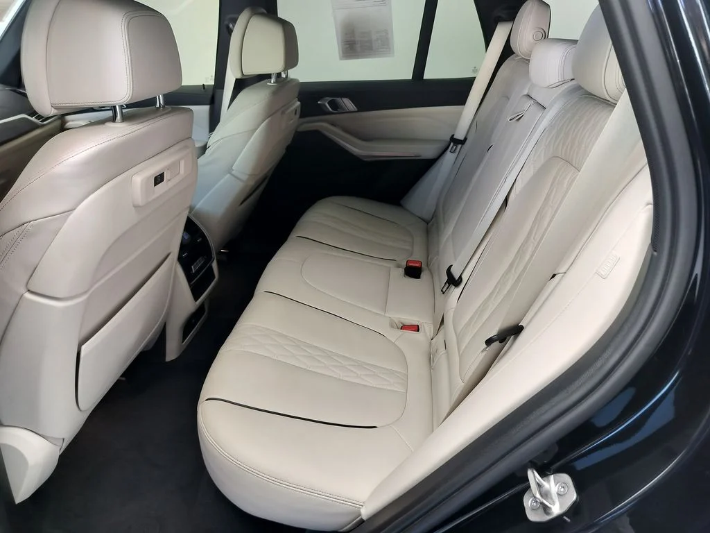 Used 2022 Black BMW sDrive40i image 18