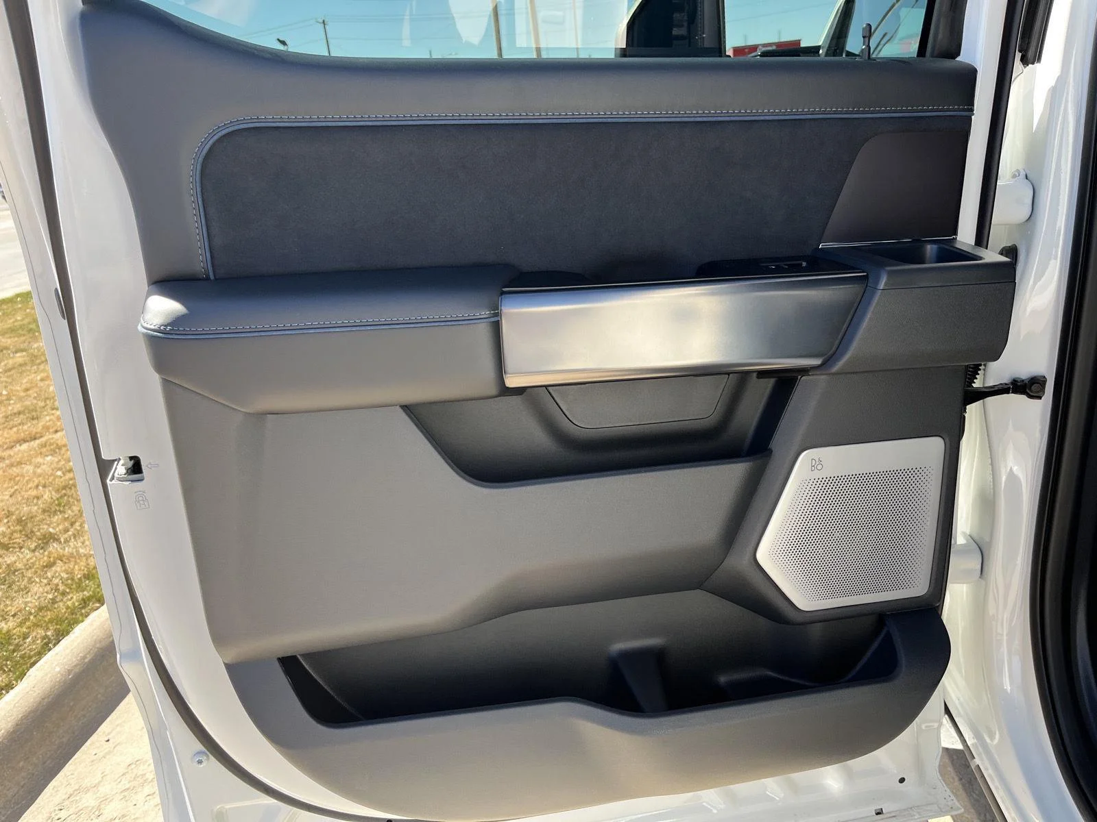 New 2026 Star White Metallic Tri-Coat Ford F-250® Platinum® image 9