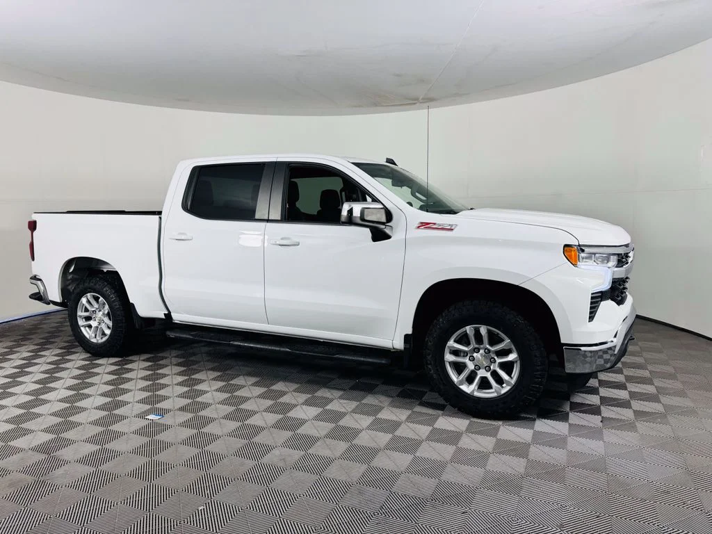 Used 2023 White Chevrolet LT image 2