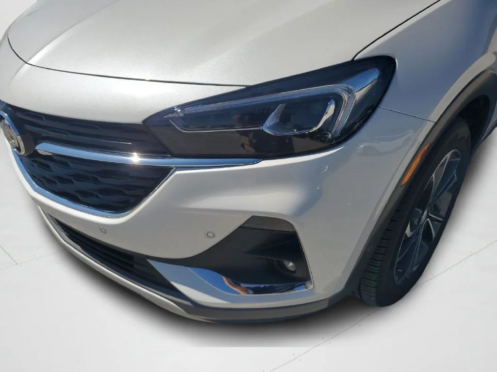 Used 2022 WHITE FROST TRICOAT Buick Essence image 25