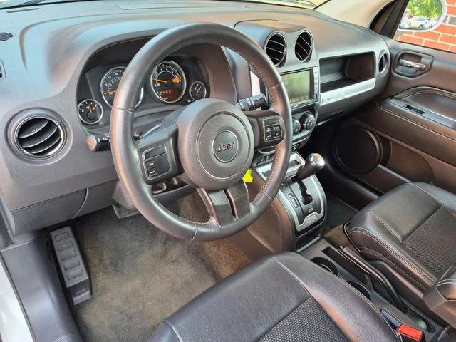 Used 2014 White Jeep Latitude image 10