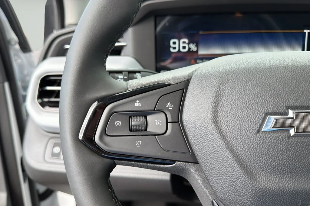 New 2027 Summit White Chevrolet LT image 21