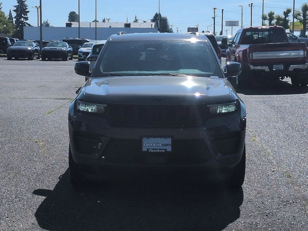 Used 2023 Baltic Gray Metallic Clearcoat Jeep Altitude X image 8