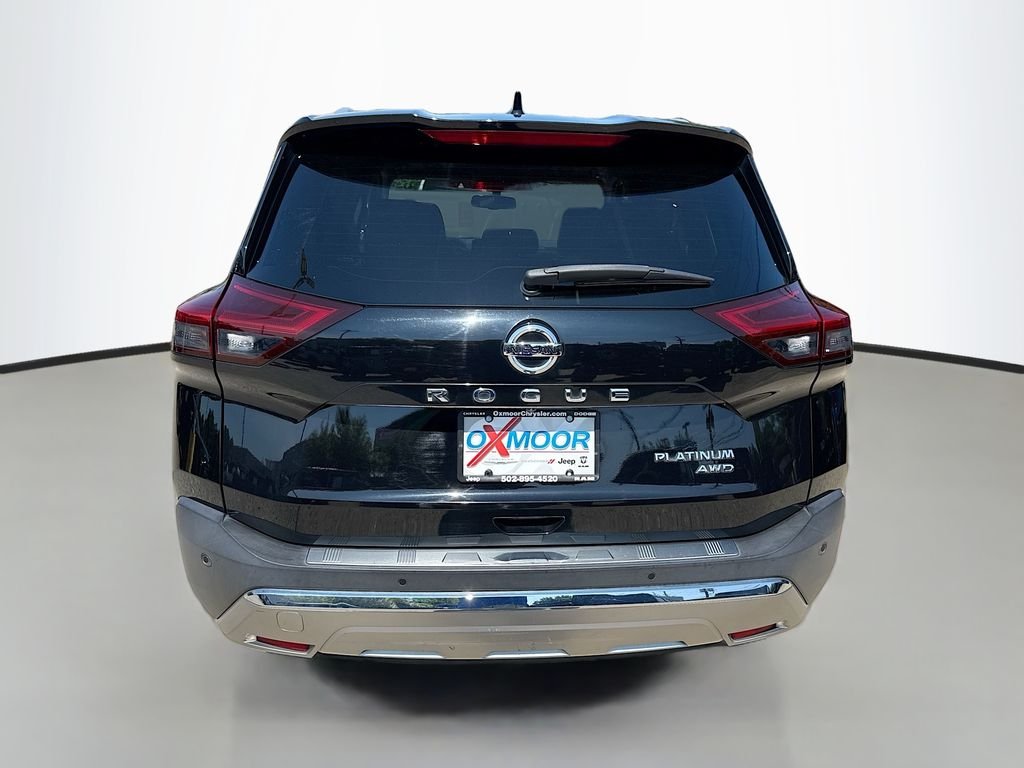 Used 2021 Super Black Nissan Platinum image 6