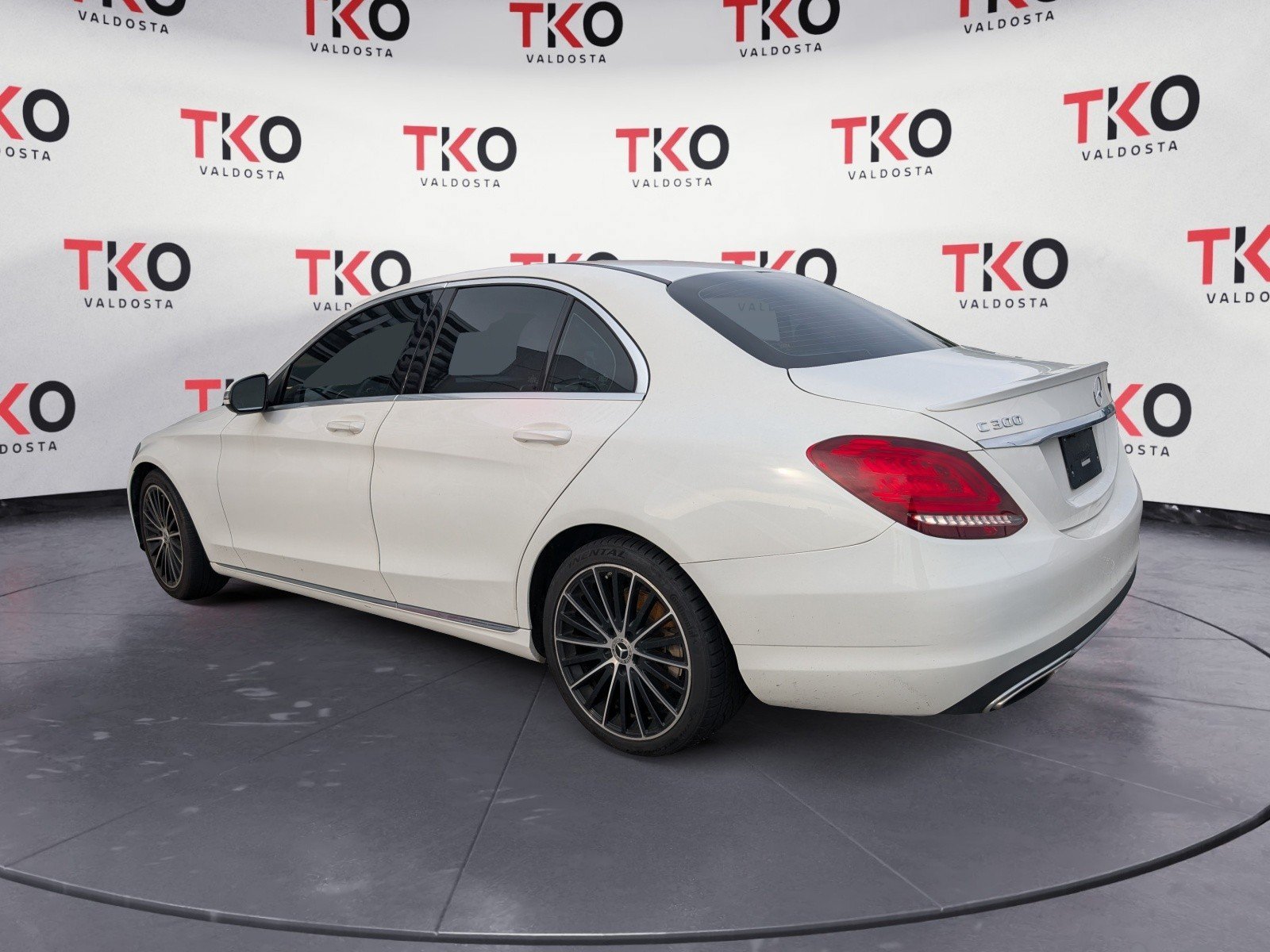 Used 2019 OFF WHITE Mercedes-Benz C 300 image 4