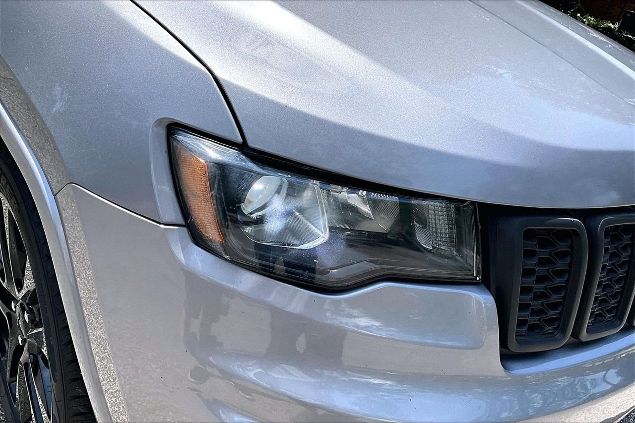 Used 2019 Silver Jeep Altitude image 31