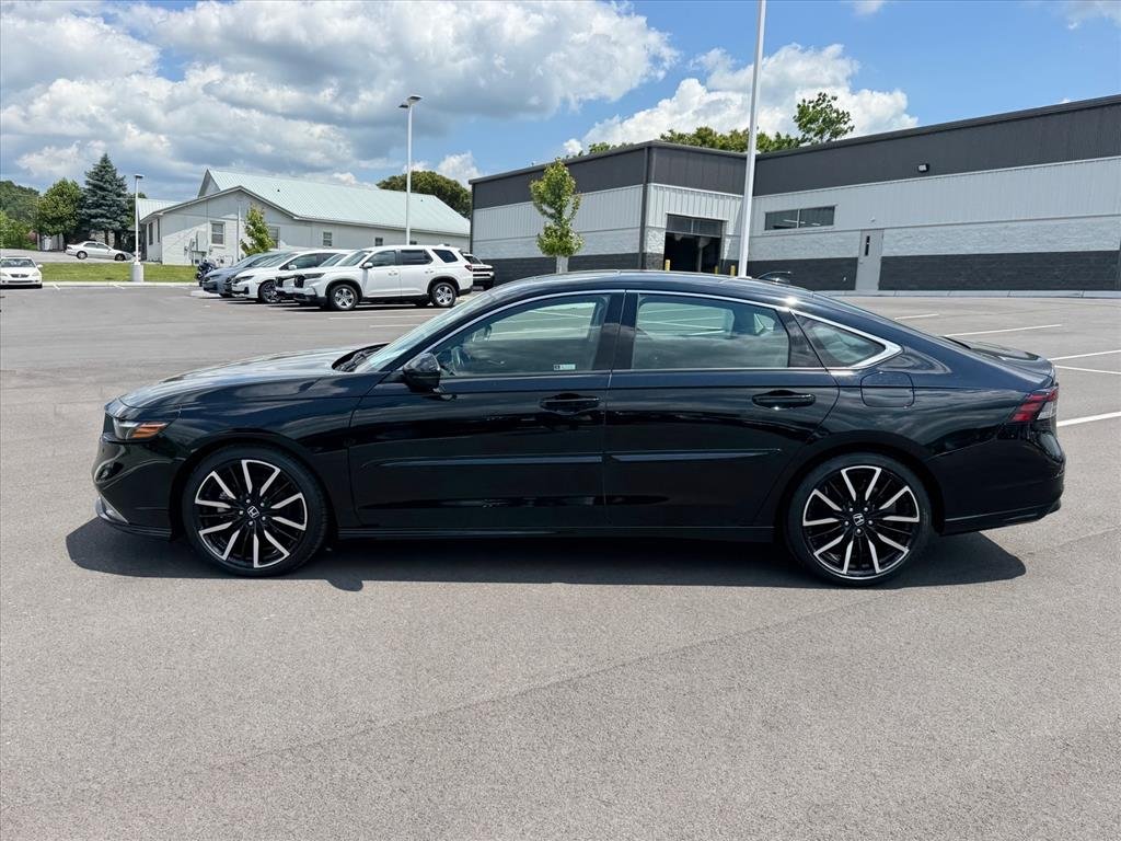 Used 2024 Crystal Black Pearl Honda Touring image 2