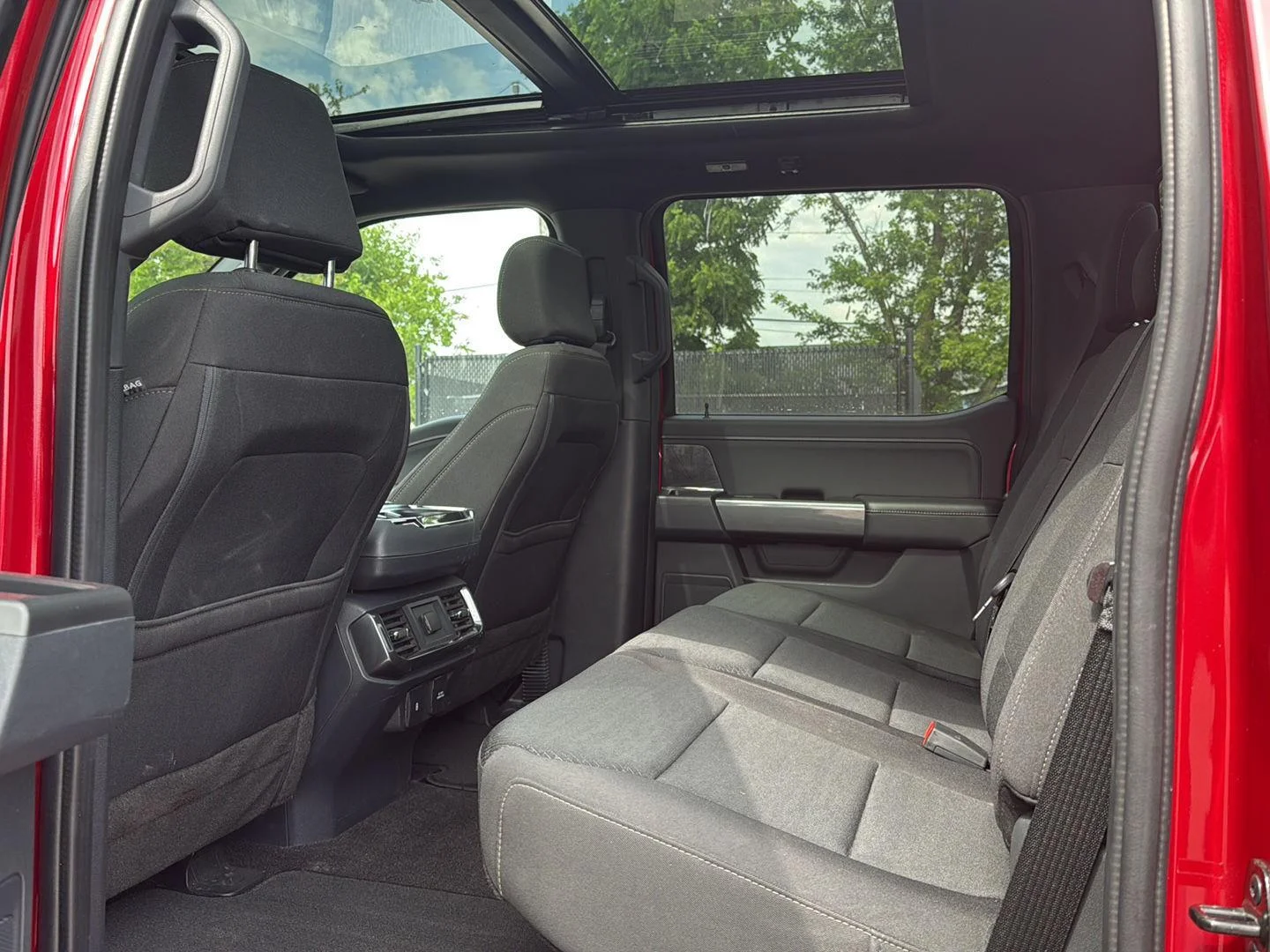 Used 2022 Rapid Red Metallic Tinted Clearcoat Ford XLT image 10