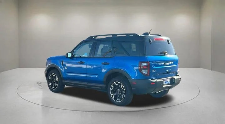 New 2026 Velocity Blue Metallic Ford Outer Banks® image 4