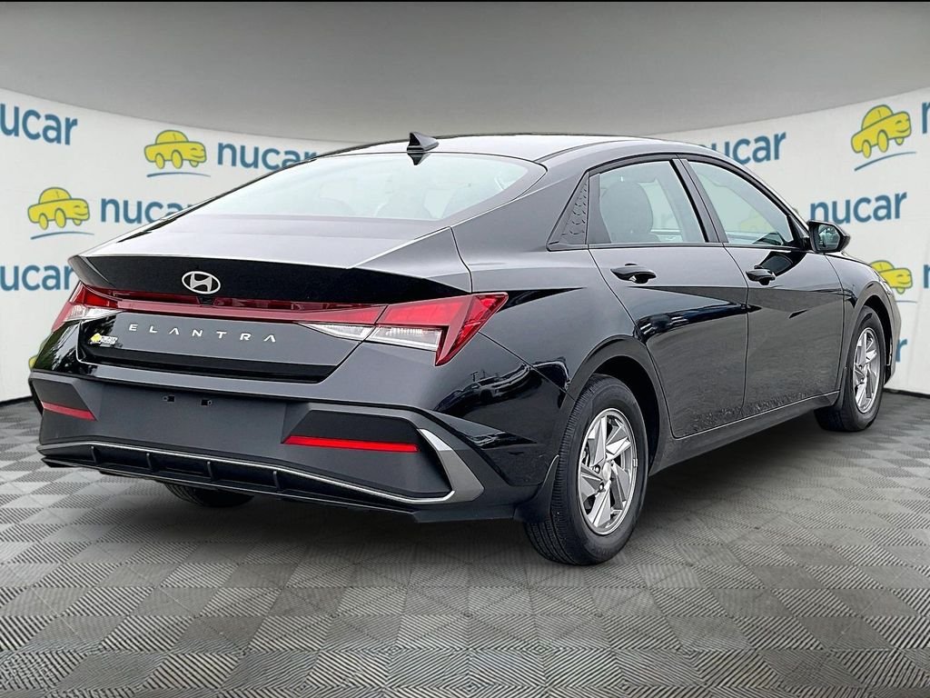 Used 2025 Abyss Black Hyundai SE image 6