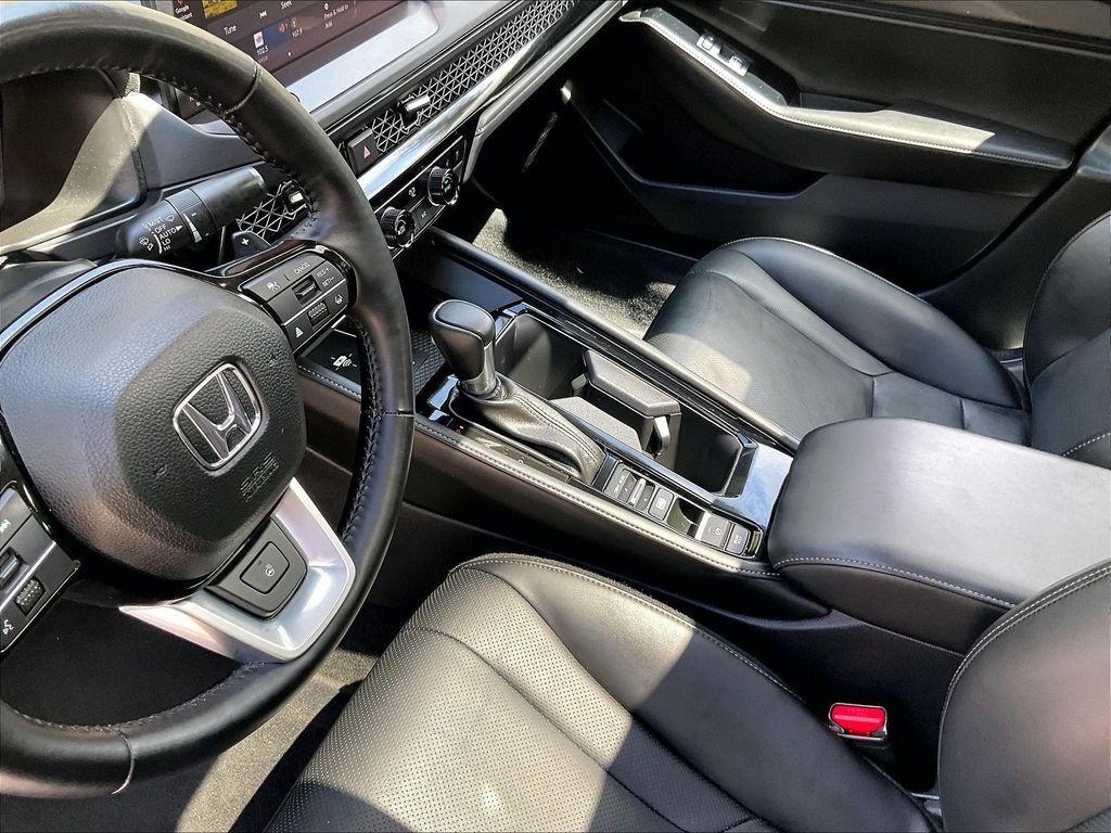 Used 2025 White Honda Touring image 20