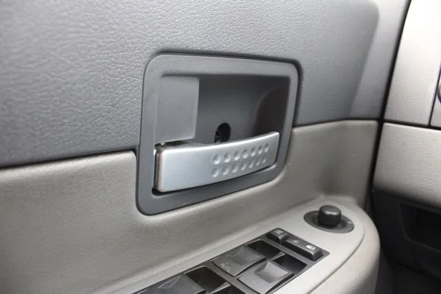 Used 2004 Blue Dodge SLT image 6
