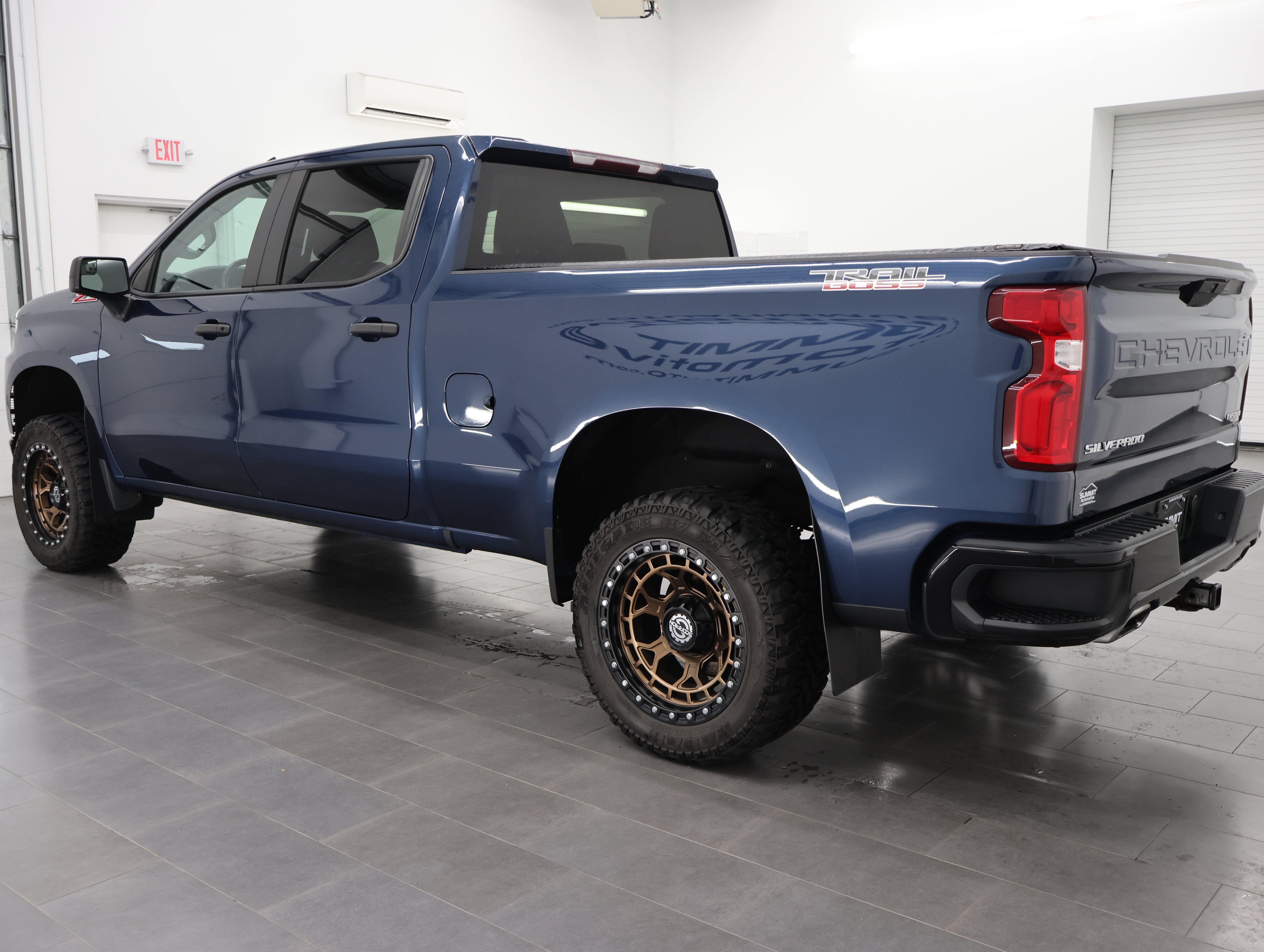 Used 2019 BLUE Chevrolet 4x4 Crew Cab Custom Trail Boss: CREW-LONG-CUSTOM-TRAIL BOSS-BACKUP CAM-Z71 image 5