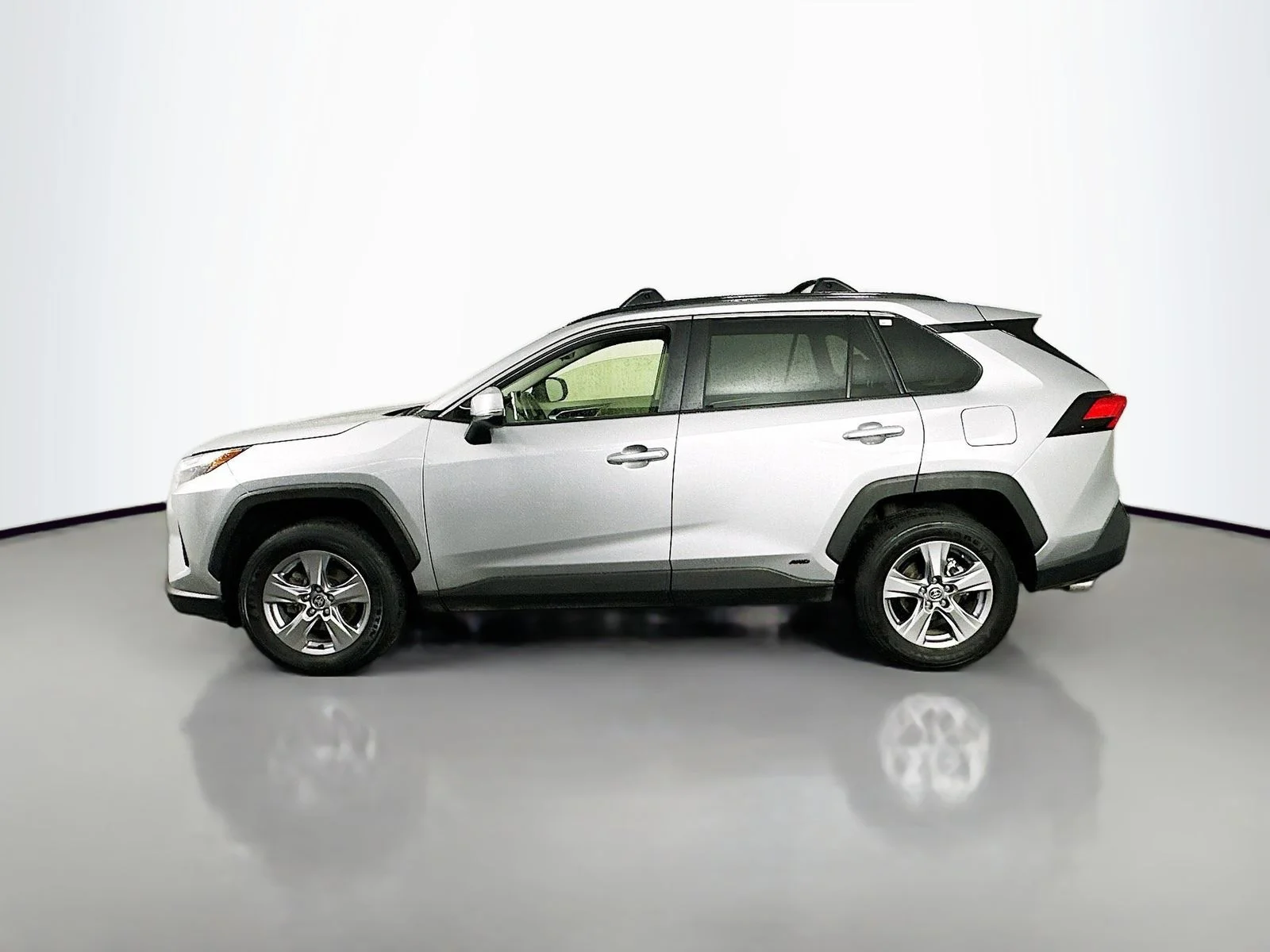 Used 2023 Silver Toyota XLE image 4