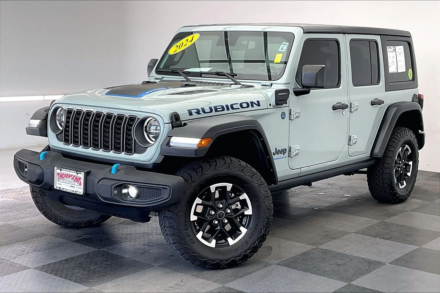 Used 2024 Earl Clearcoat Jeep Rubicon 4xe image 12