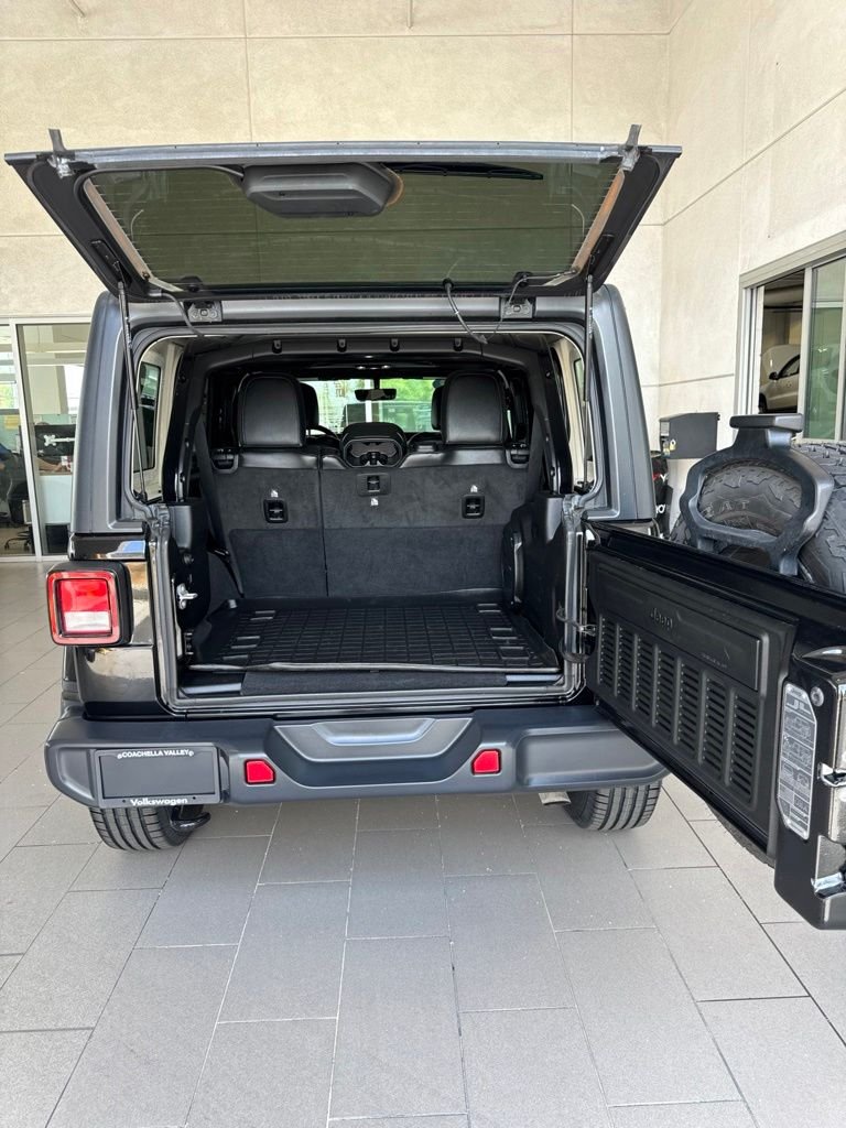 Used 2019 Black Jeep Unlimited Sahara image 11
