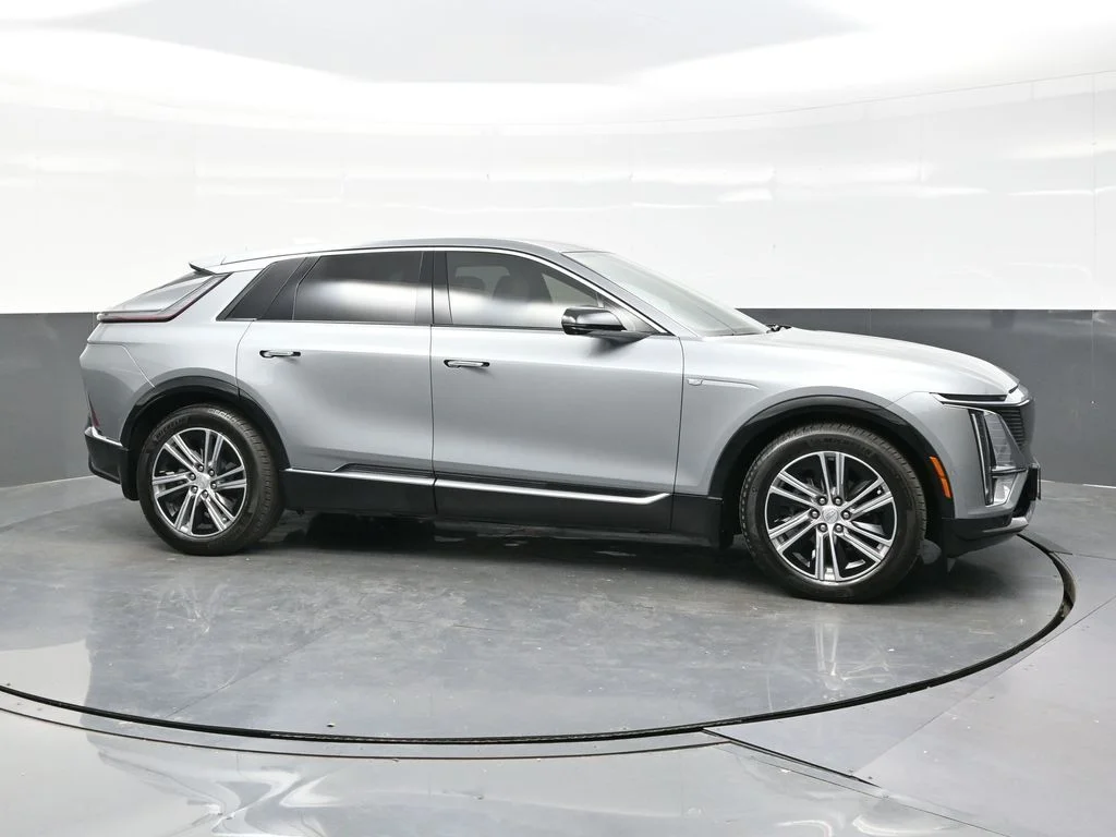 Used 2024 Silver Cadillac Luxury image 8