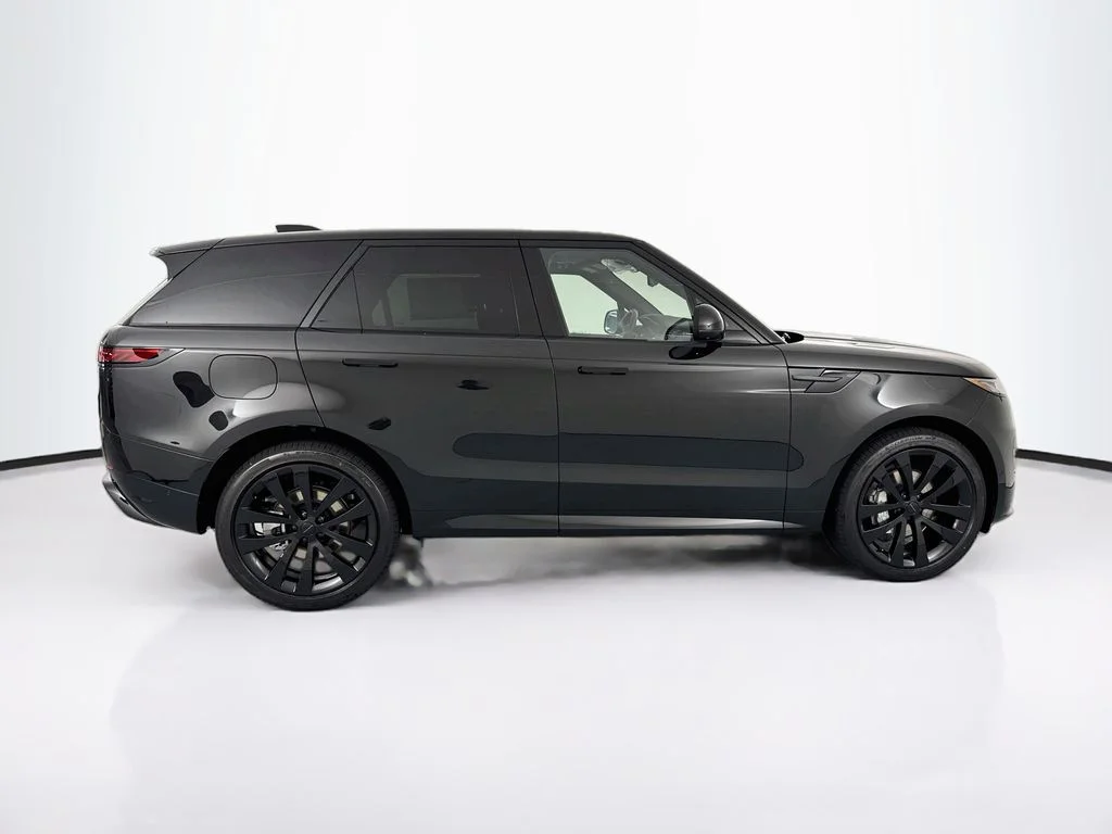 New 2027 Santorini Black Land Rover Dynamic SE image 4