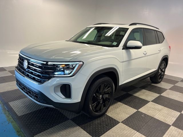 New 2026 White Volkswagen SE w/Technology image 3