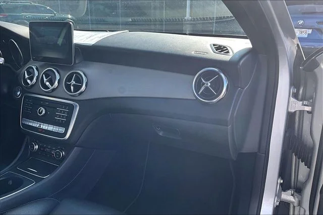 Used 2018 Silver Mercedes-Benz GLA 250 image 16