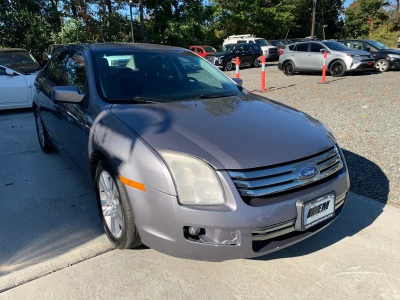 Used 2007 Gray Ford SE Sedan 4D image 19