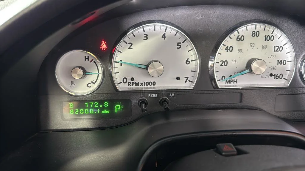 Used 2003  Ford Deluxe image 25