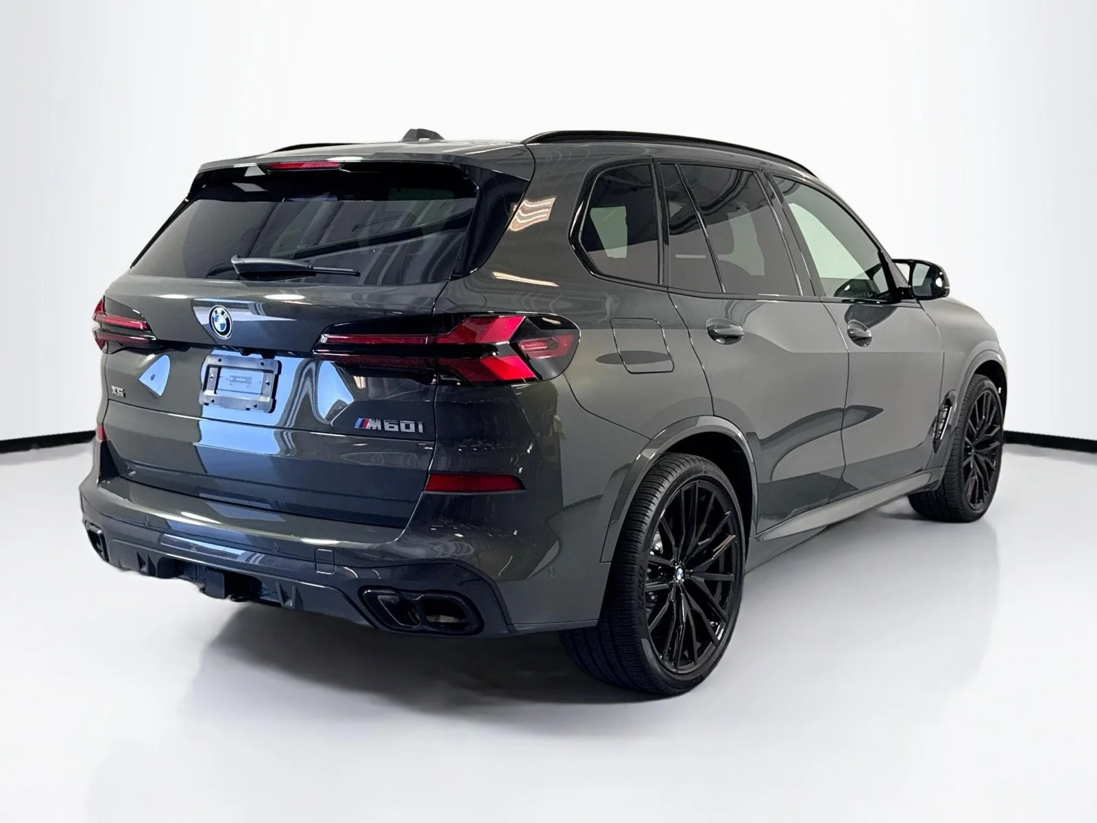 Used 2026 Dravit Grey Metallic BMW M60i image 9