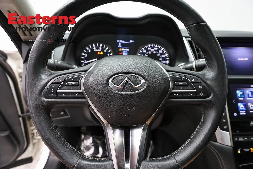 Used 2023 White INFINITI LUXE image 13