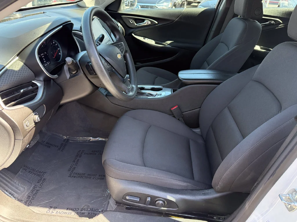 Used 2024 Summit White Chevrolet 1LT image 23