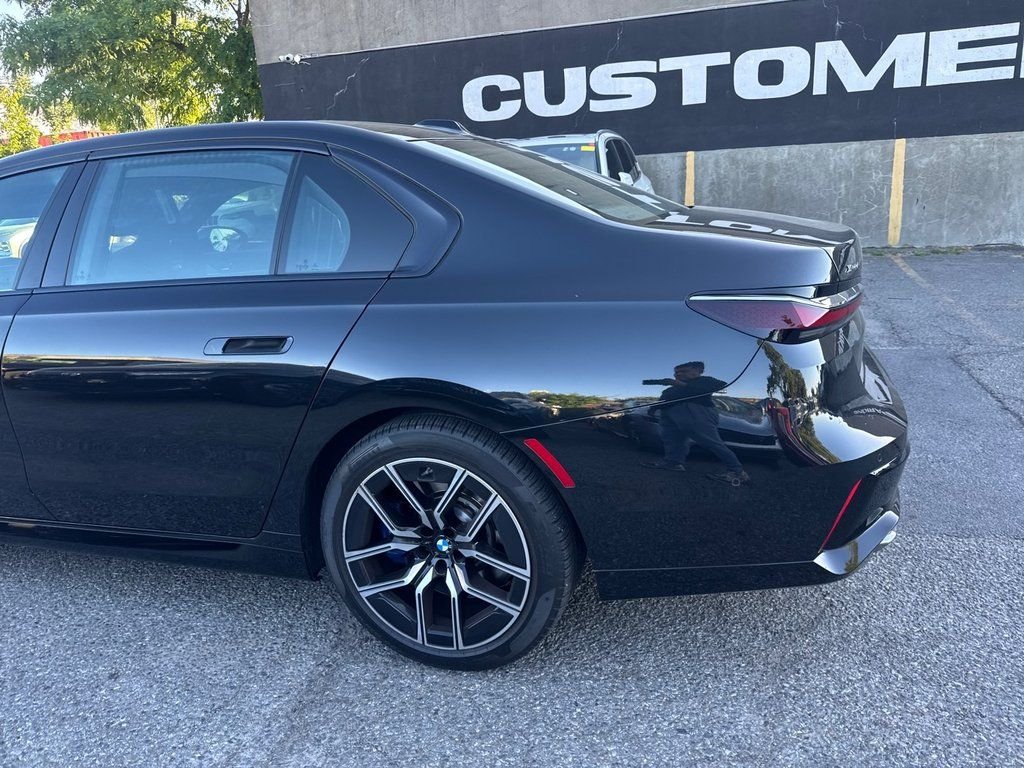 Used 2023 Black BMW 760i xDrive image 7