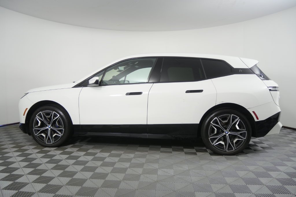 Used 2024 Alpine White BMW xDrive50 image 7