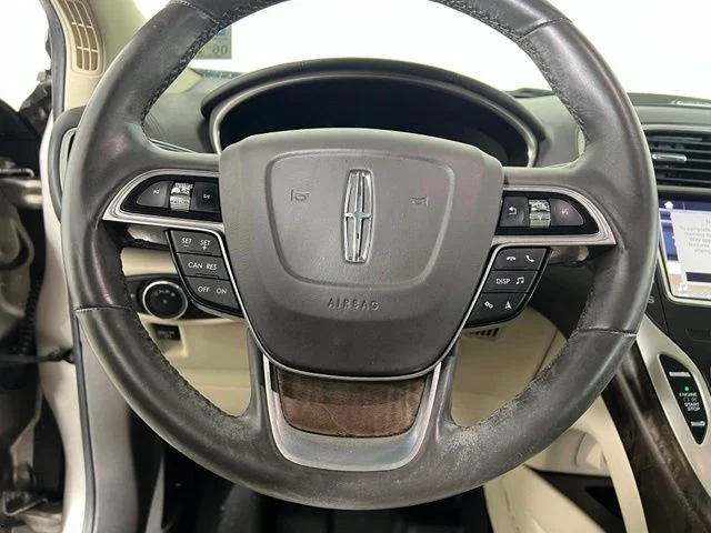 Used 2019 Brown Lincoln Select image 22