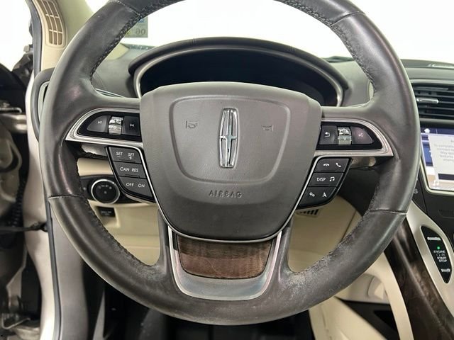 Used 2019 Brown Lincoln Select image 22