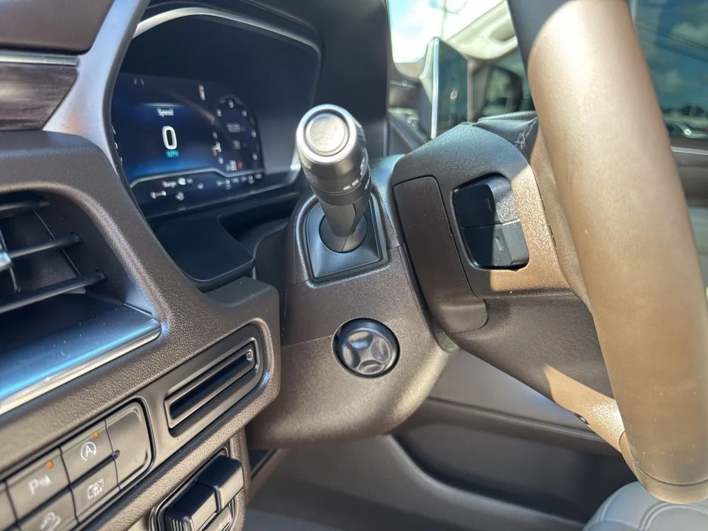 Used 2023 Red Chevrolet Z71 image 59