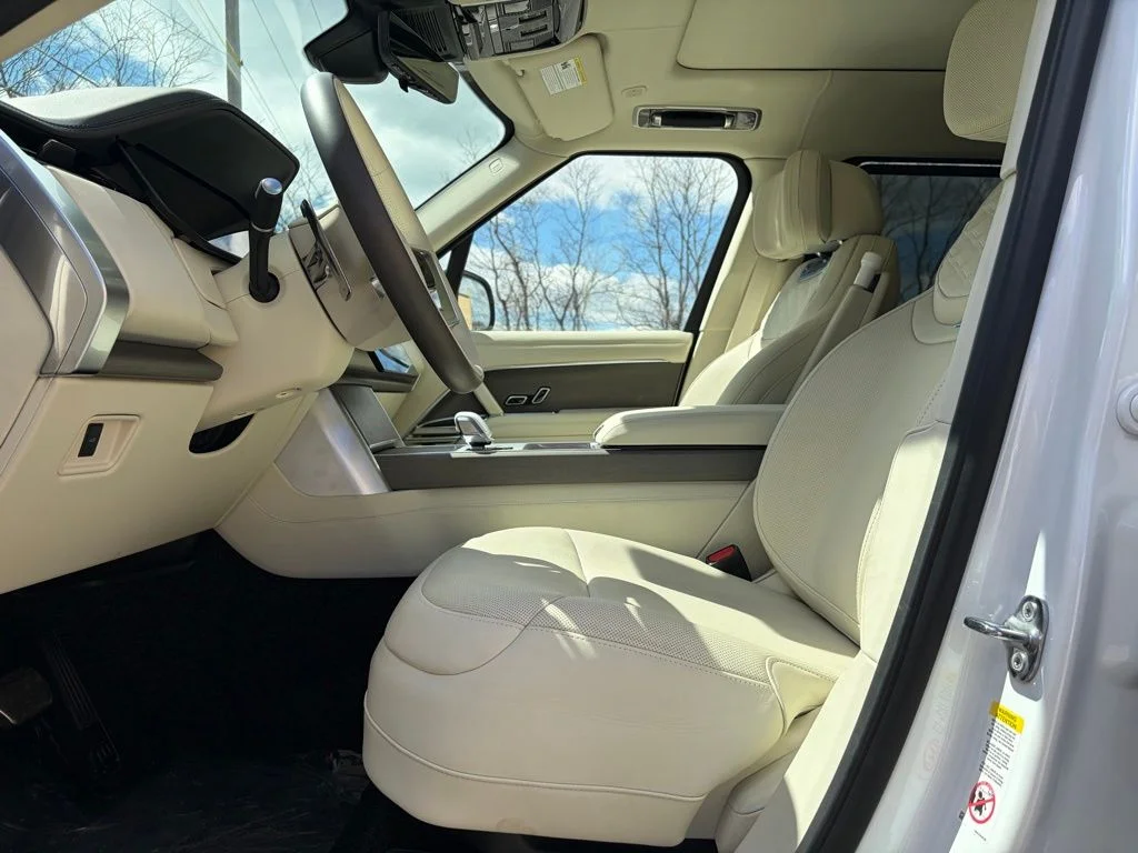 New 2026 White Land Rover SV image 11