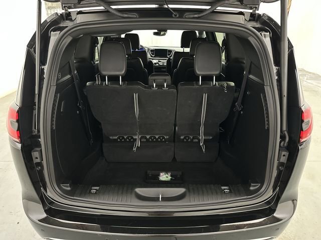 Used 2025 Black Chrysler Select image 23