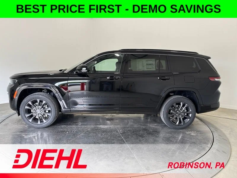New 2026 Diamond Black Crystal Pearl-Coat Exterior Paint Jeep Limited Reserve image 4
