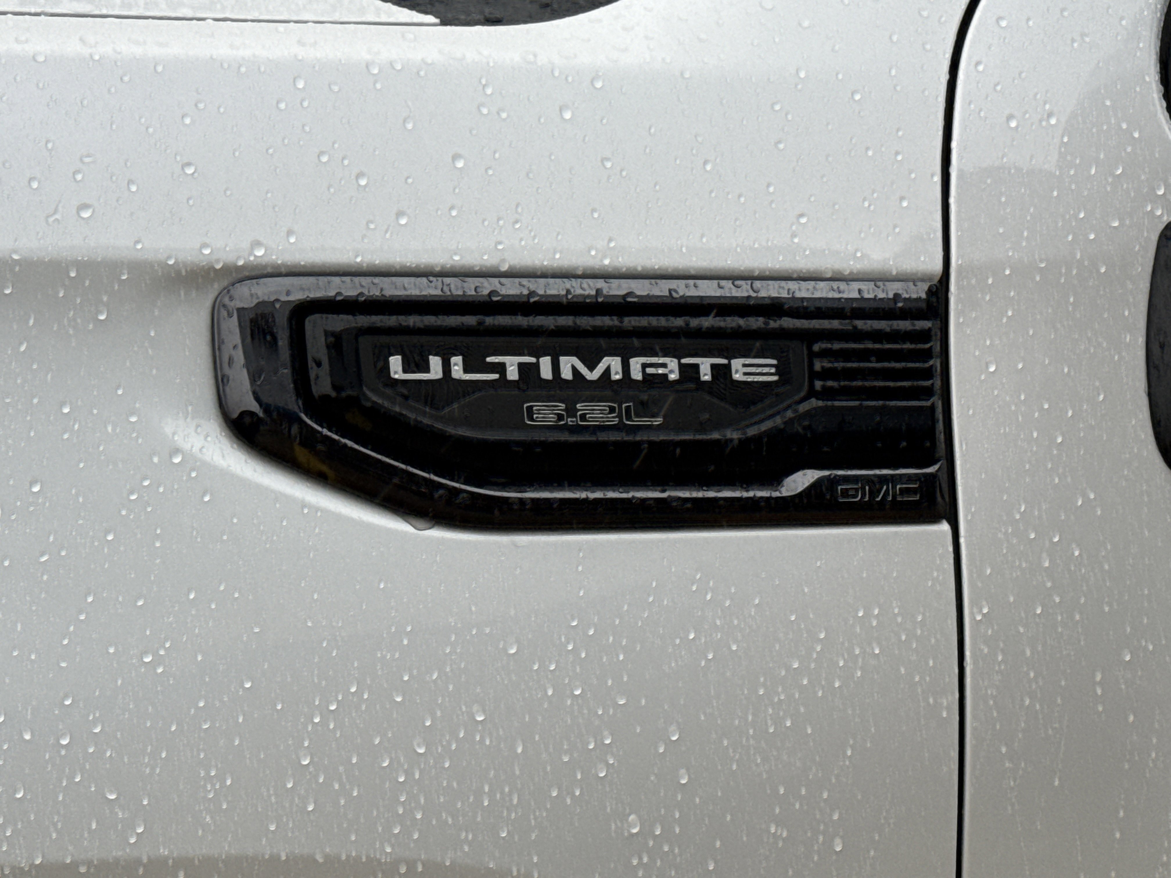 Used 2023 White Frost Tricoat GMC Denali Ultimate image 15