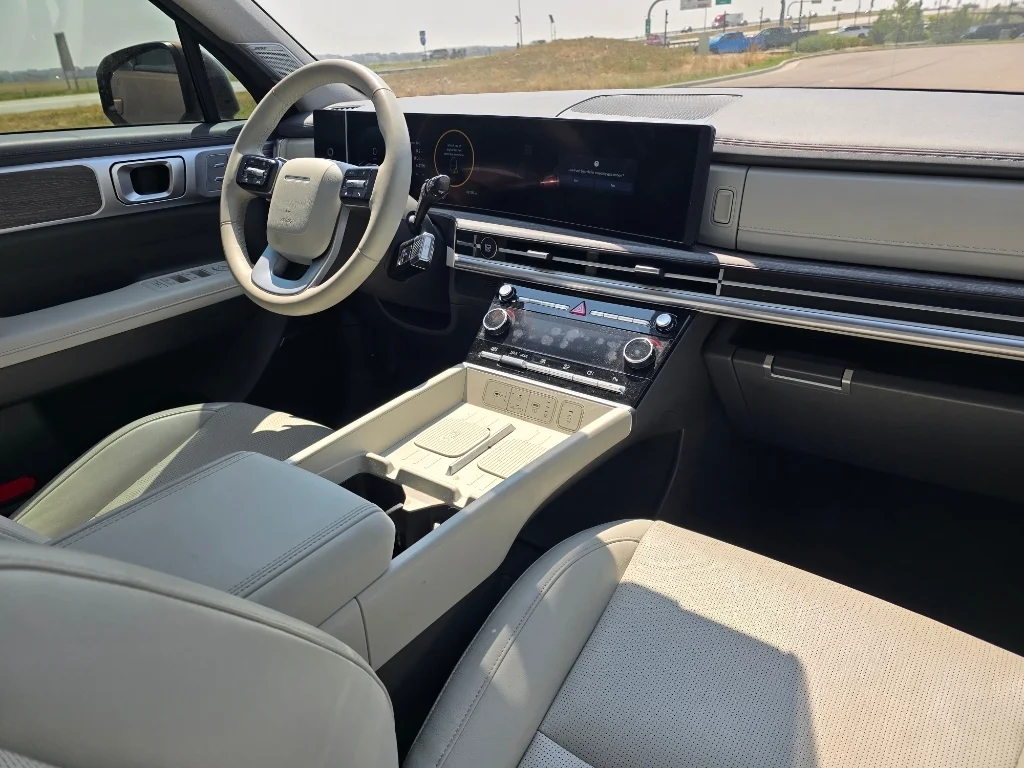 Used 2025 Earthy Brass Matte Hyundai Limited image 27