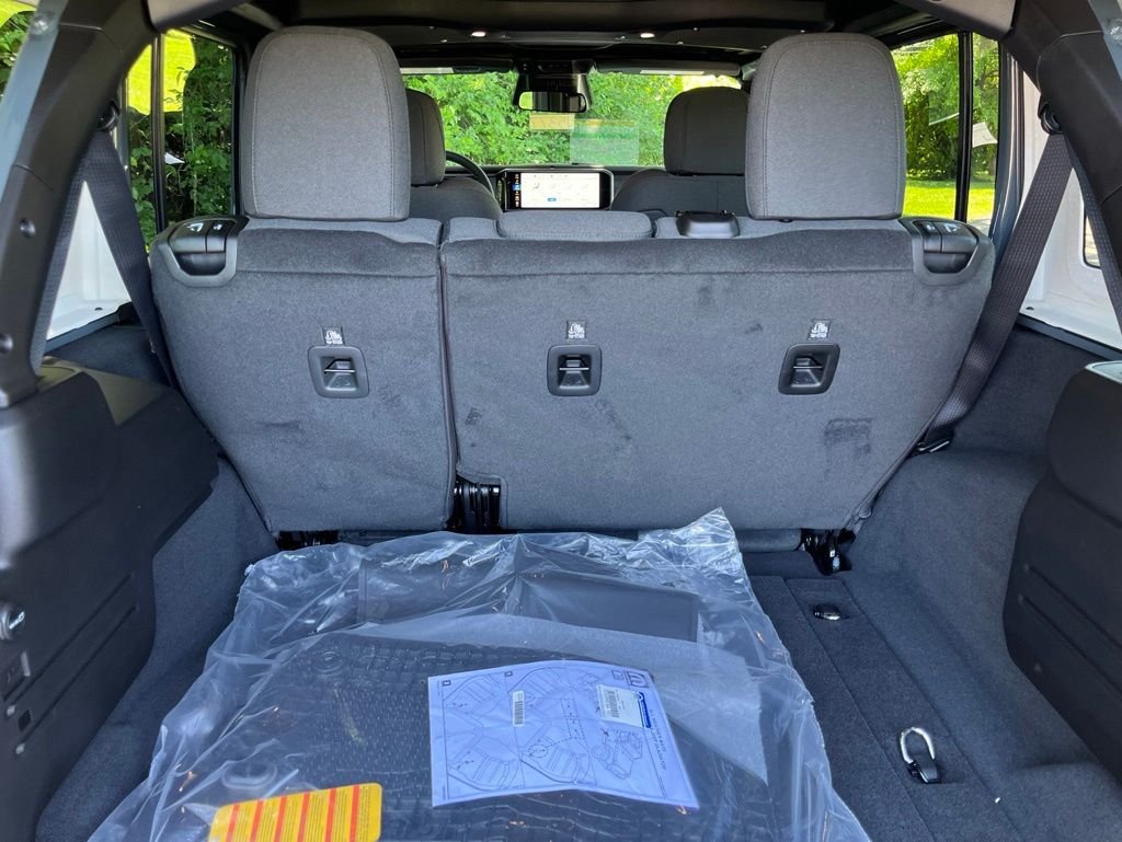New 2026 Anvil Clear-Coat Exterior Paint Jeep Rubicon image 37